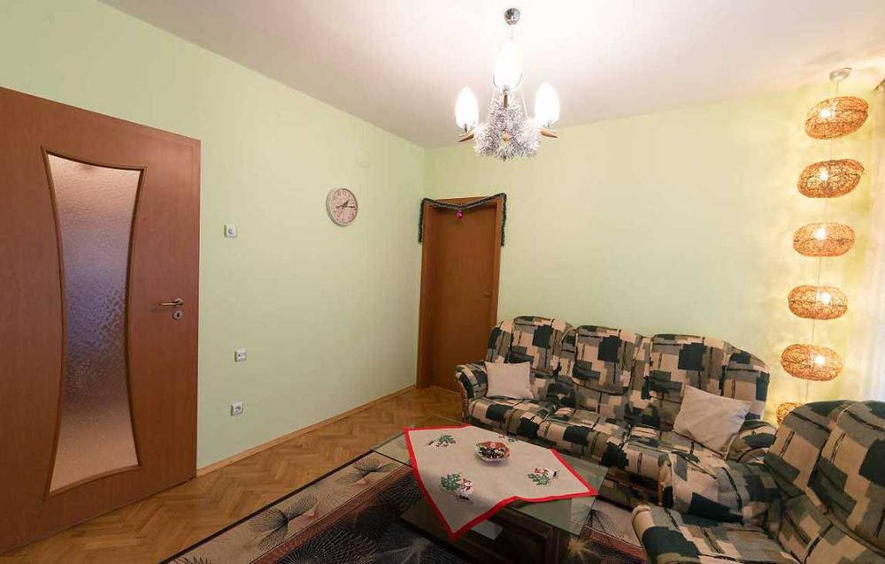 Дава се под наем Двустаен апартамент в Бургас, Център - 70 кв.м за 255 € - Снимка #6