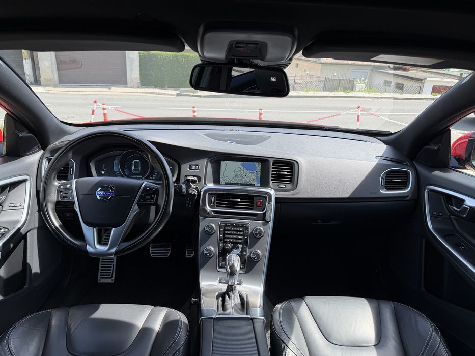 Volvo V60 Plug In Hibryd  5 Cilindrii Rosu  Trapa Webasto