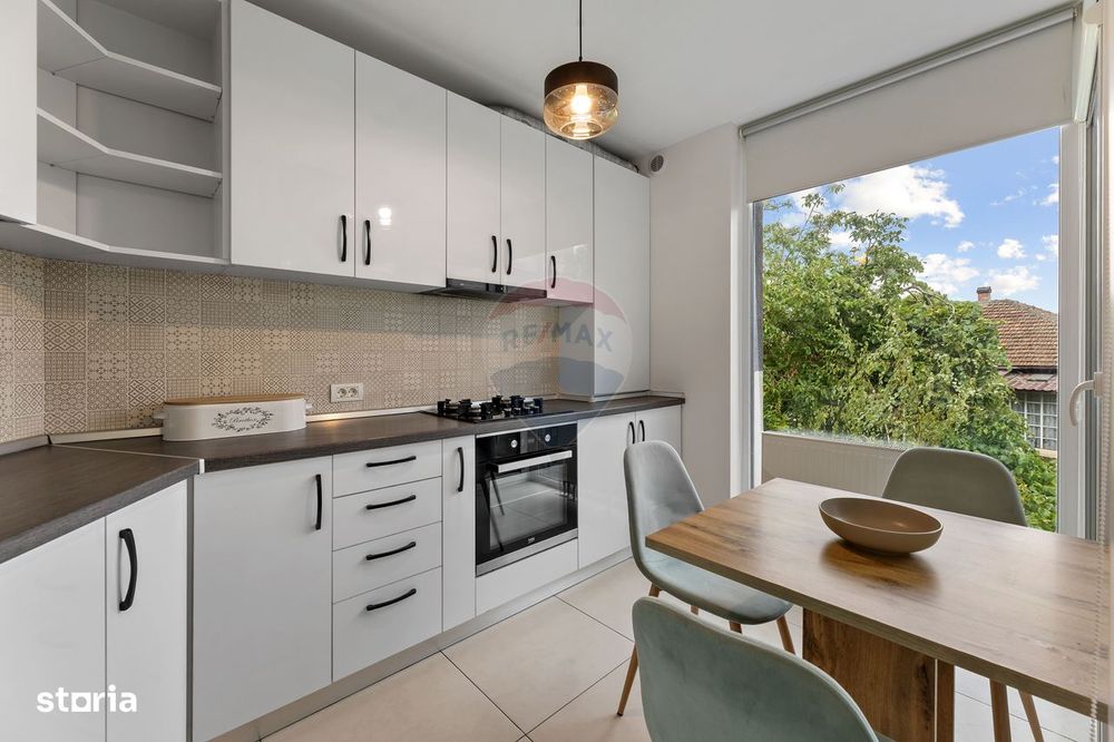 Apartament cu 3 camere + terasa de închiriat la Bourgeois Residence