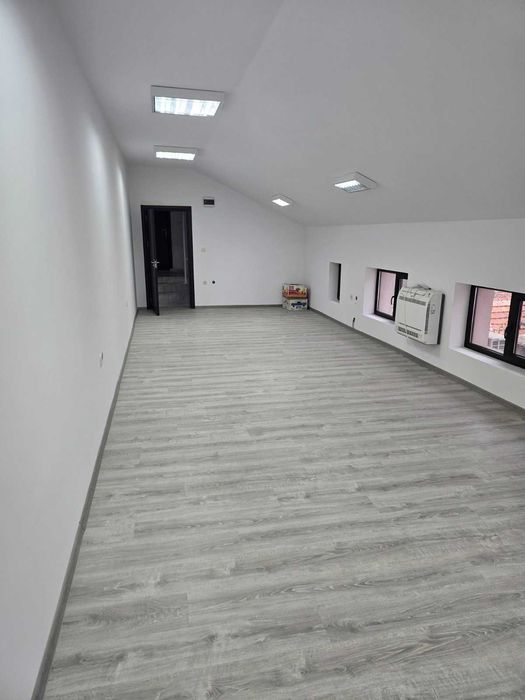 Дава се под наем Офис в Петрич - 68 кв.м за 265.2 € - Снимка #1