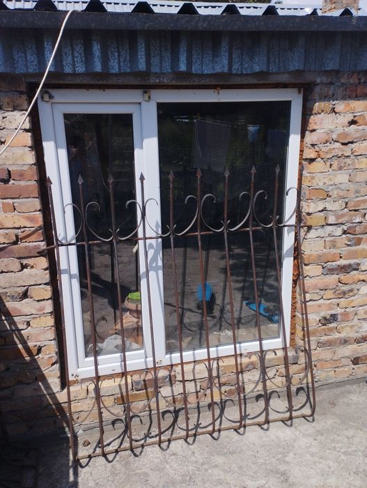 Оконные решетки.