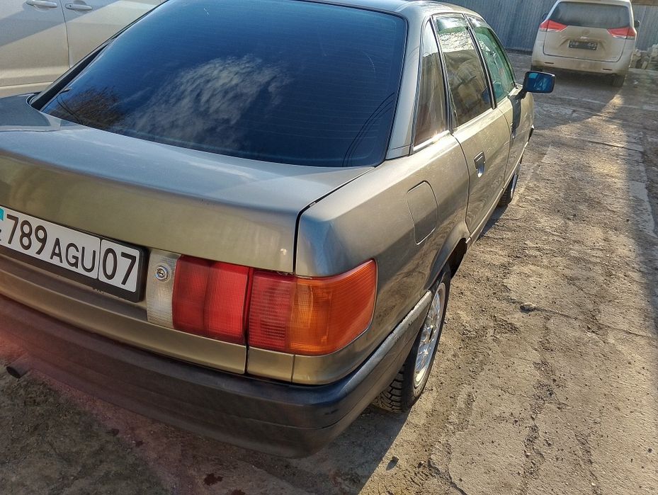 Audi B3 sedan 1989. ob1.8л бензин