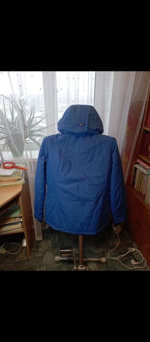 Продам куртку женскую