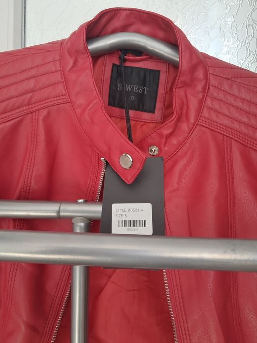 Geaca piele rosie