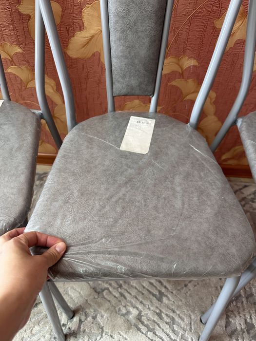 Продам стулья новые