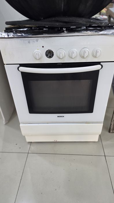 Продам стол и диван для кафе