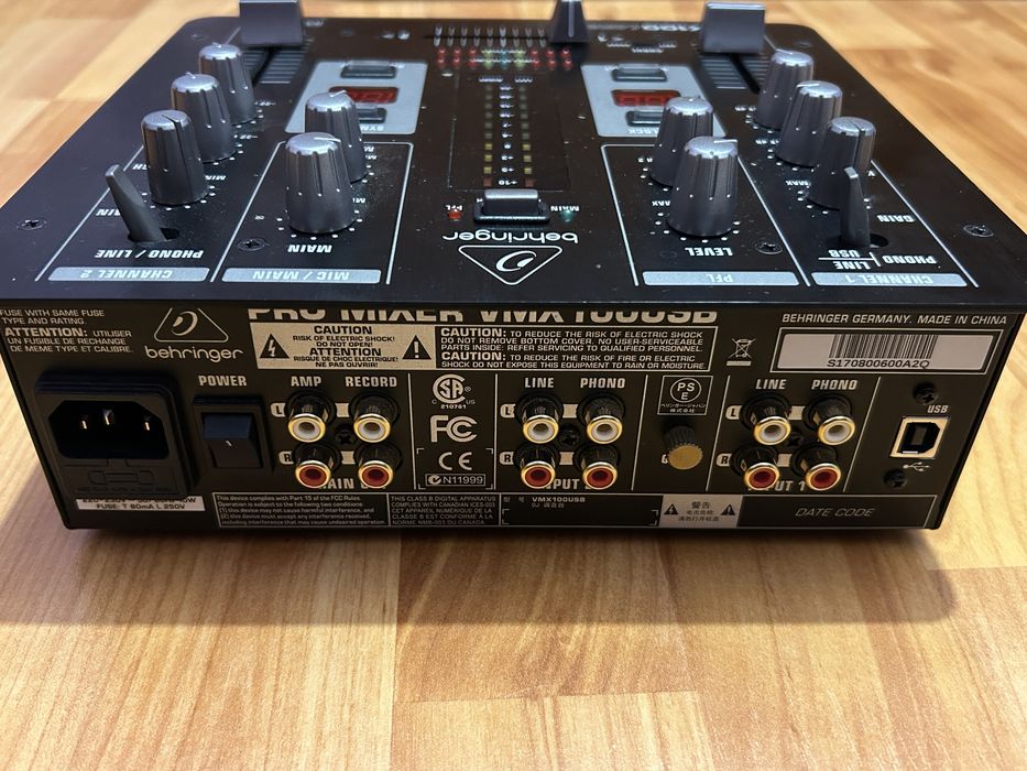 Mixer DJ Behringer VMX100 USB