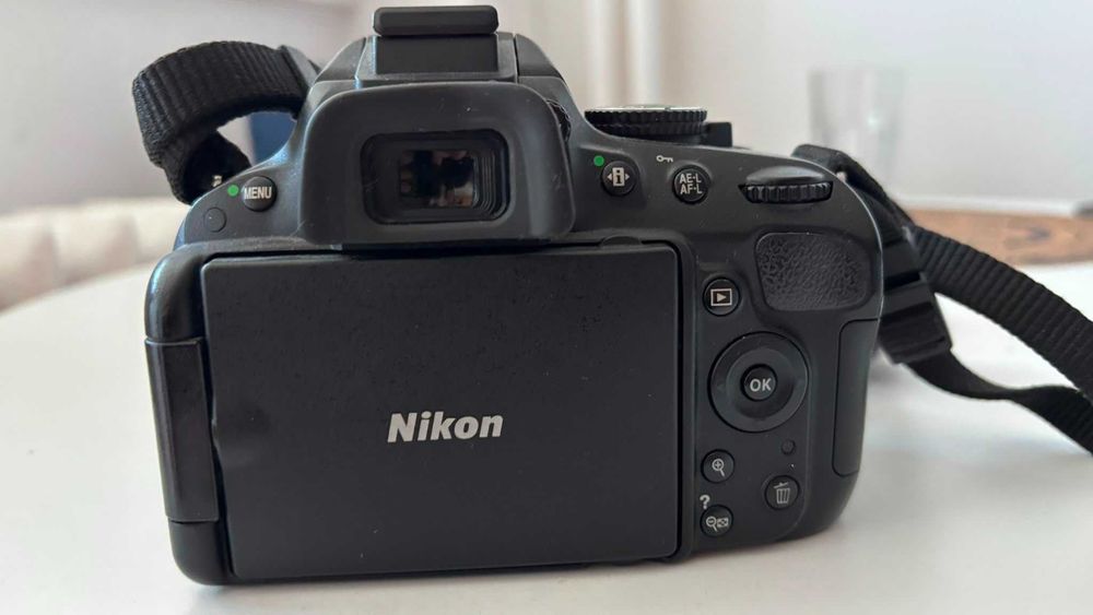 Camera Nikon D5100 DSLR, obiectiv 35mm 1.8G