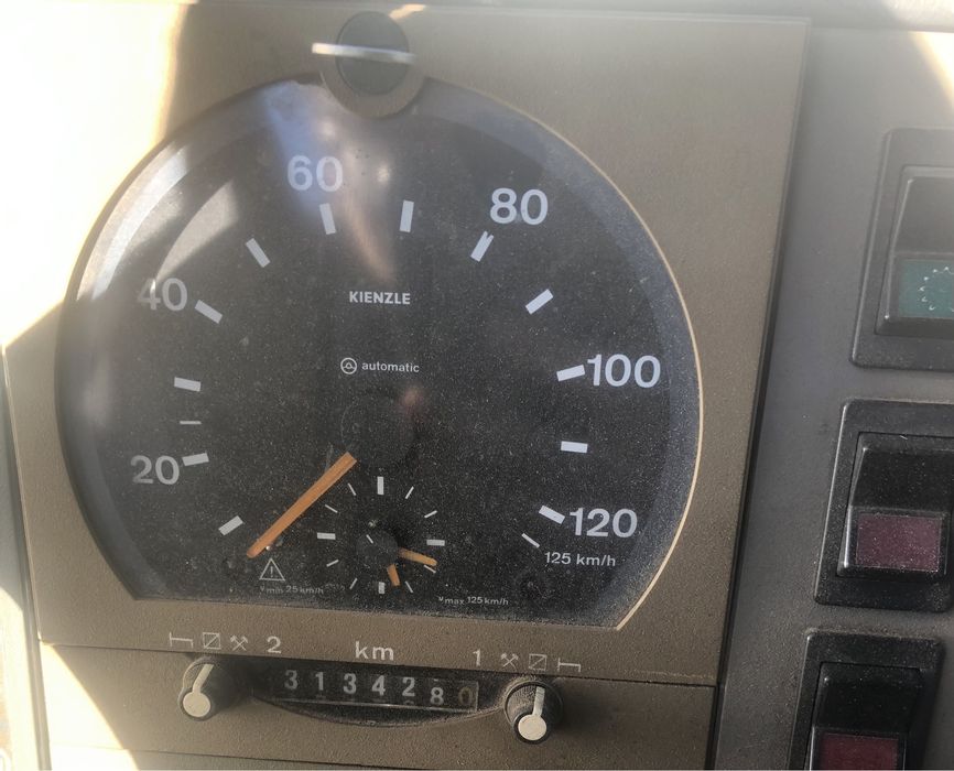 Man de vanzare 4x4 plus macara