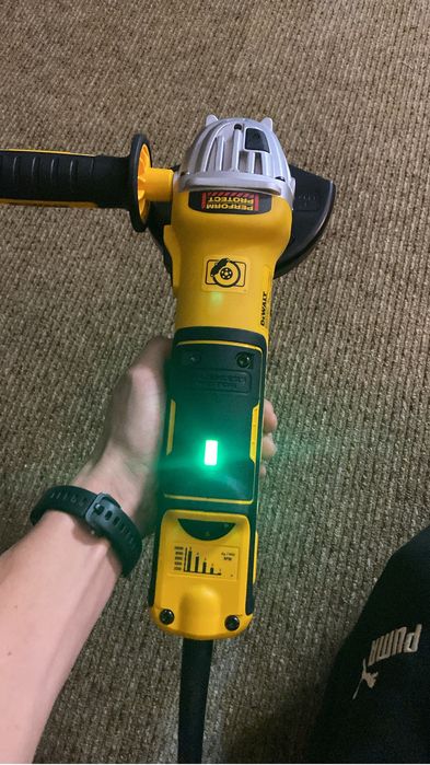 Болгарка Dewalt dwe4357