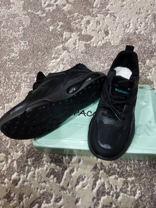 Кроссовки 42 размер.