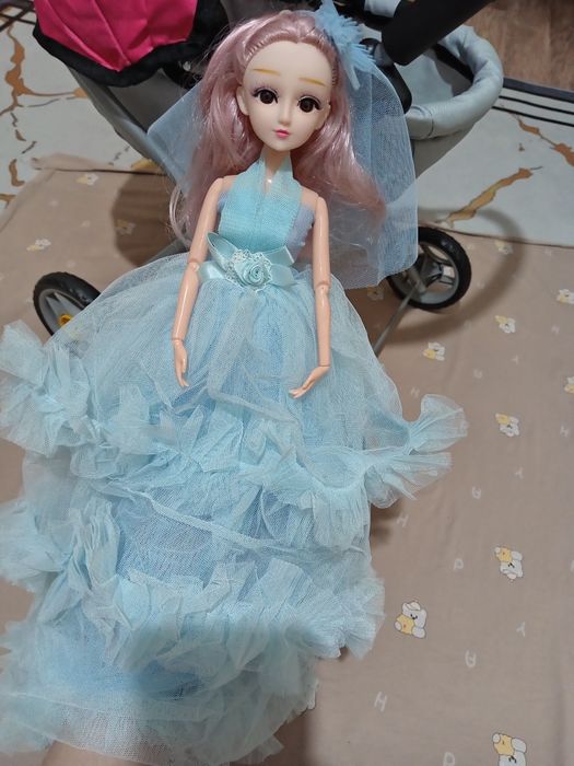 Детскы калеска и қуыршақ