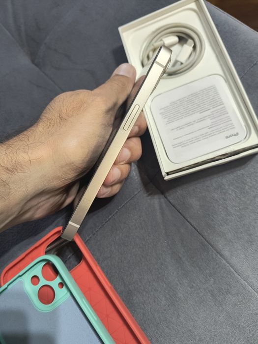 iPhone 13 смартфон