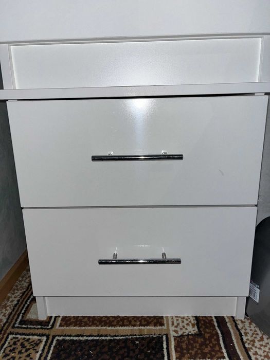 2 Тумбочки, белого цвета, новые