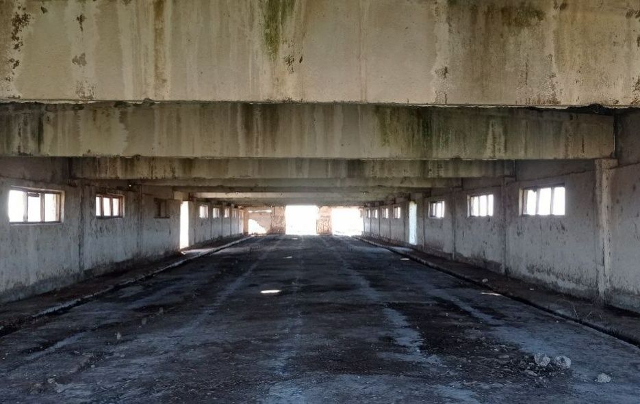 2 гектар жой 1600м2 биноси билан сотилади нотурар кадастри жой