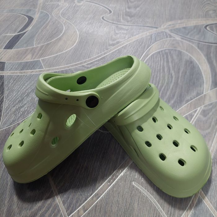 Продам кроксы 35 размера