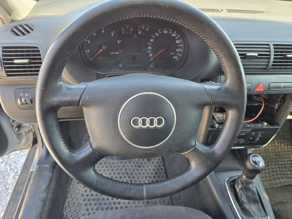 Продавам ауди а3 8л 1.6 брнзин на части