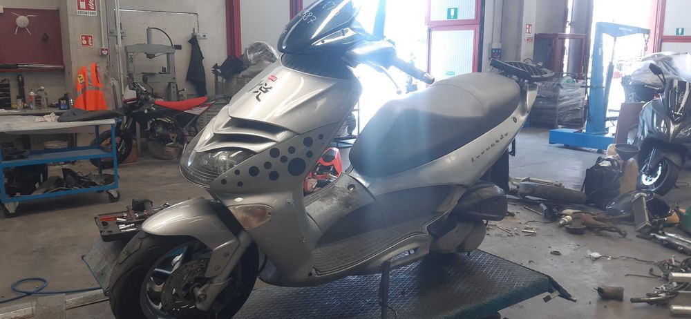Aprilia Sport city,Leonardo, Atlantic,Scarabeo(Спорт Сити 125-300  Леонардо 150,200 Атлантик 125-500,Скарабео 500-50)-на части