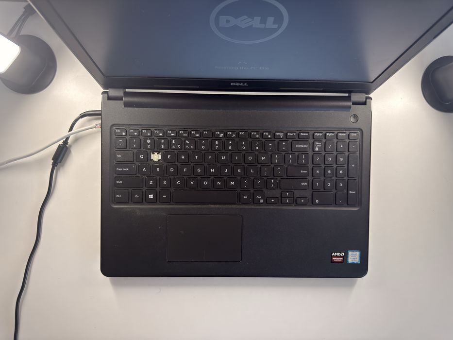 Laptop Dell i5, 8GB RAM, Full HD – ideal pentru școală și uz zilnic