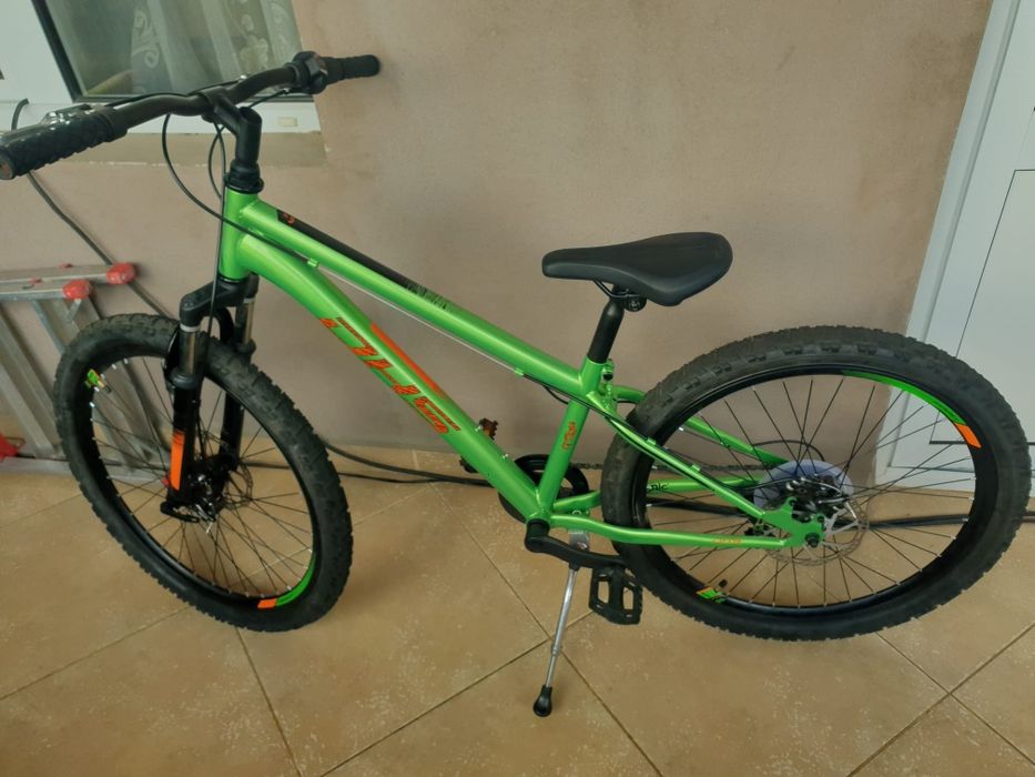 Vând bicicleta cu suspensie noua