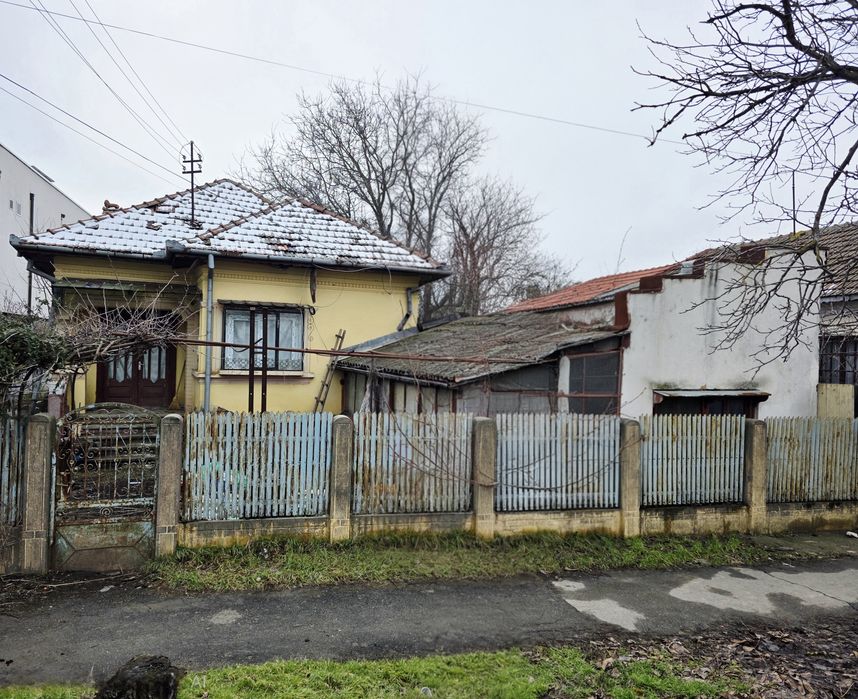 Casă bătrânească + Teren Podari (Strada Principală)