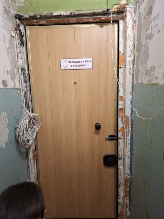 Продаю входную дверь