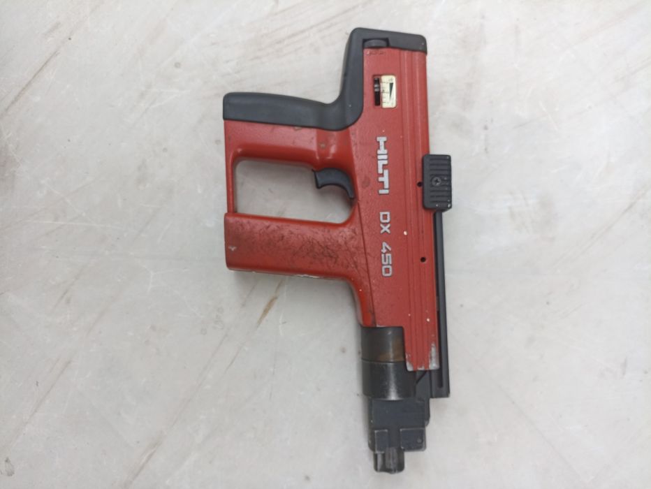 Пистолет за пирони HILTI DX450