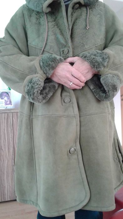 Haina blana naturala din piele naturala pentru femei cu intarsie