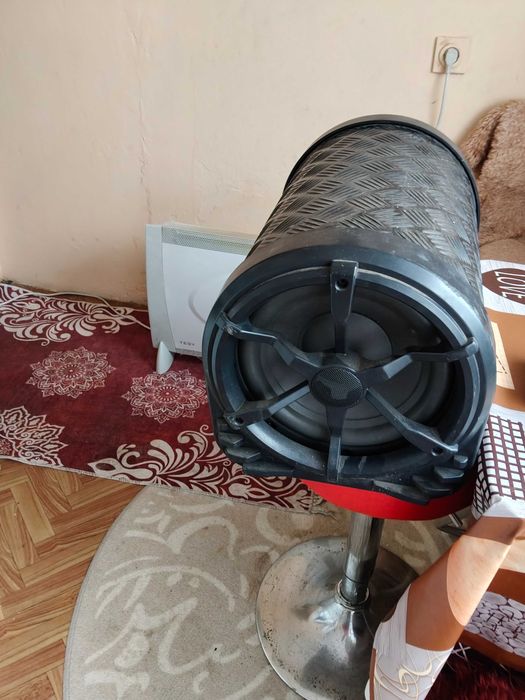 Авто касетофон JVC/bluethooth и баскаса thunder 12, запазени!