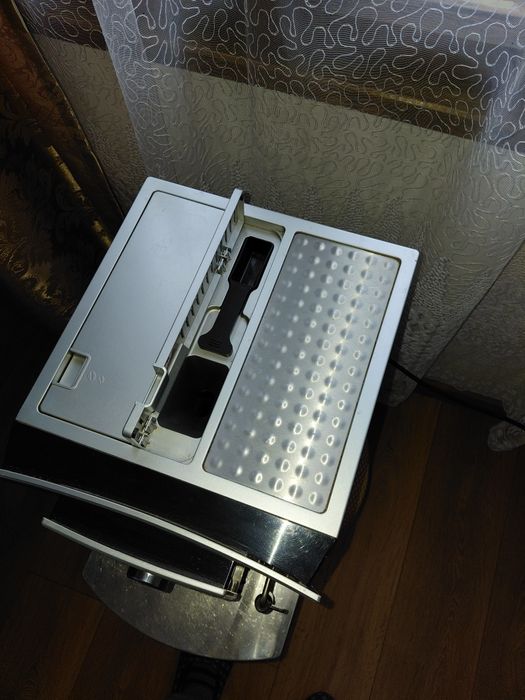 Автоматична кафе машина De'LonghiPerfecta