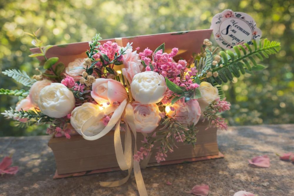 Подаръчни кошници и цветя от соев восък