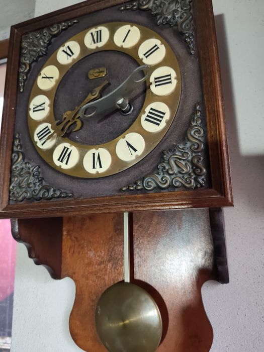 Ceas de perete cu pendul