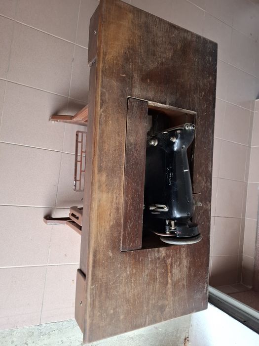 Masina de cusut vintage UMC Cugir