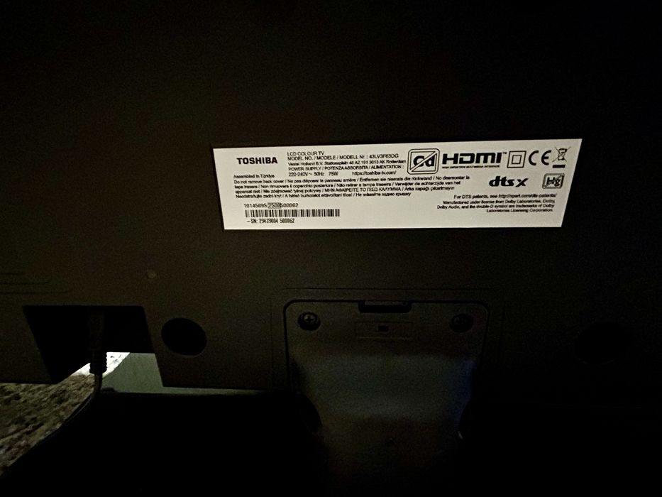 TOSHIBA 43 инча SMART TV (чисто нов)