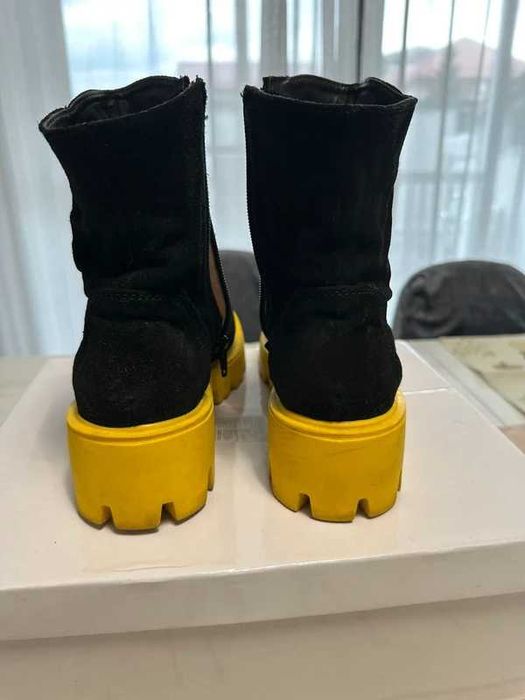 Ghete din piele intoarsa