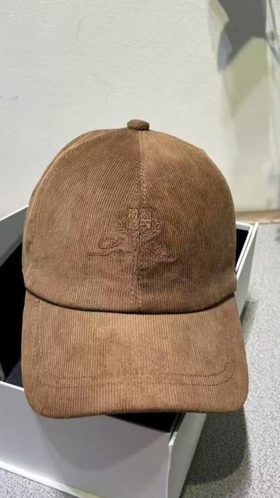 Sapca Loro Piana  material raiat sau  in  sau poliester sau blugi