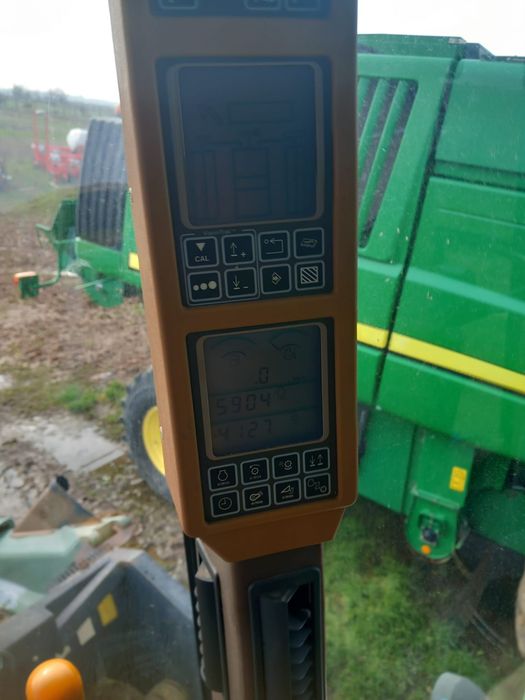 vând combina John Deere W540