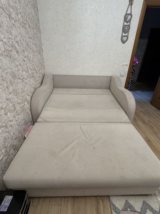 Продам диван,состояние среднее