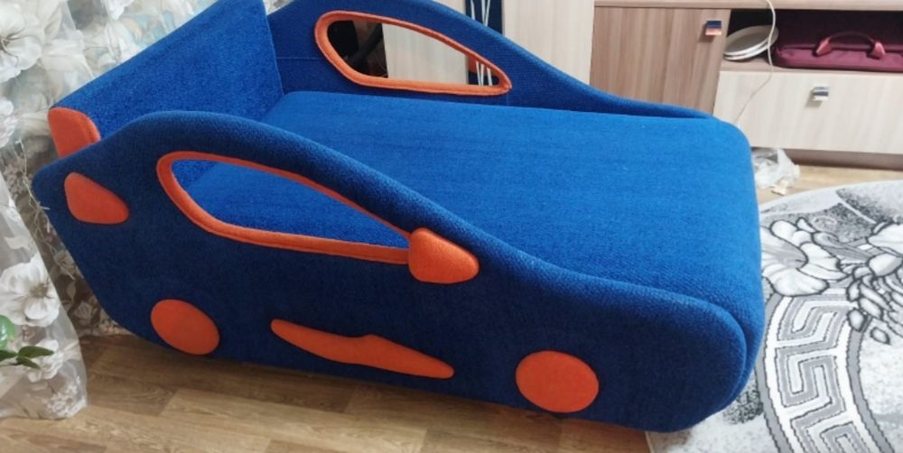 Продам  диван кравать машина