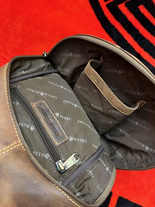 Borsetă piele naturală.