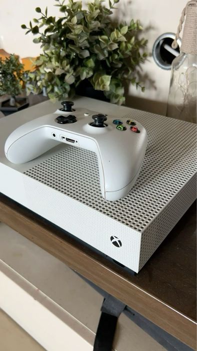 Продам Xbox one s