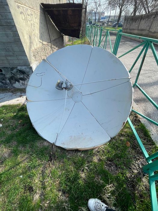 Спутниковая тарелка