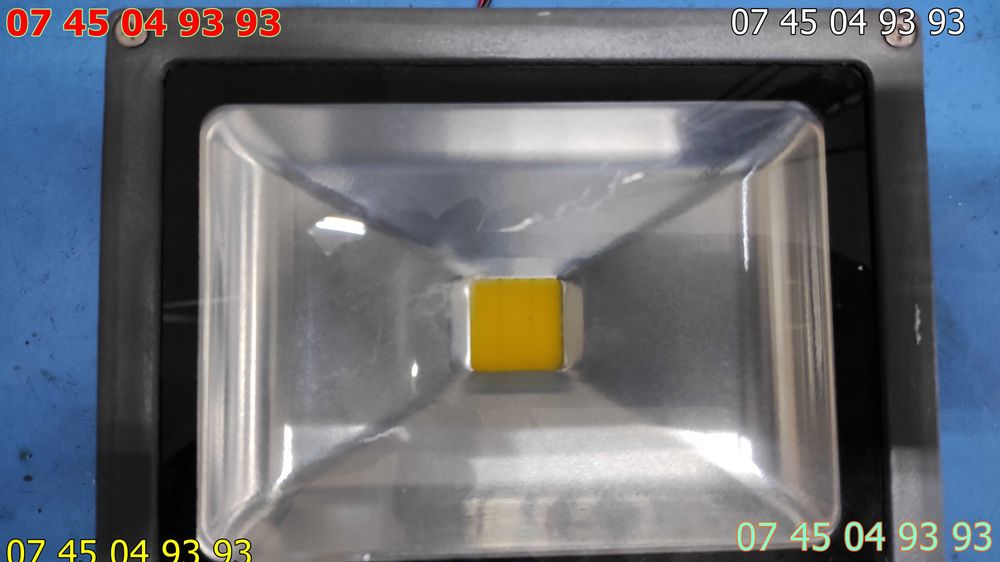 proiector led 30w pe baza din aluminiu la 30v alimenator inclus