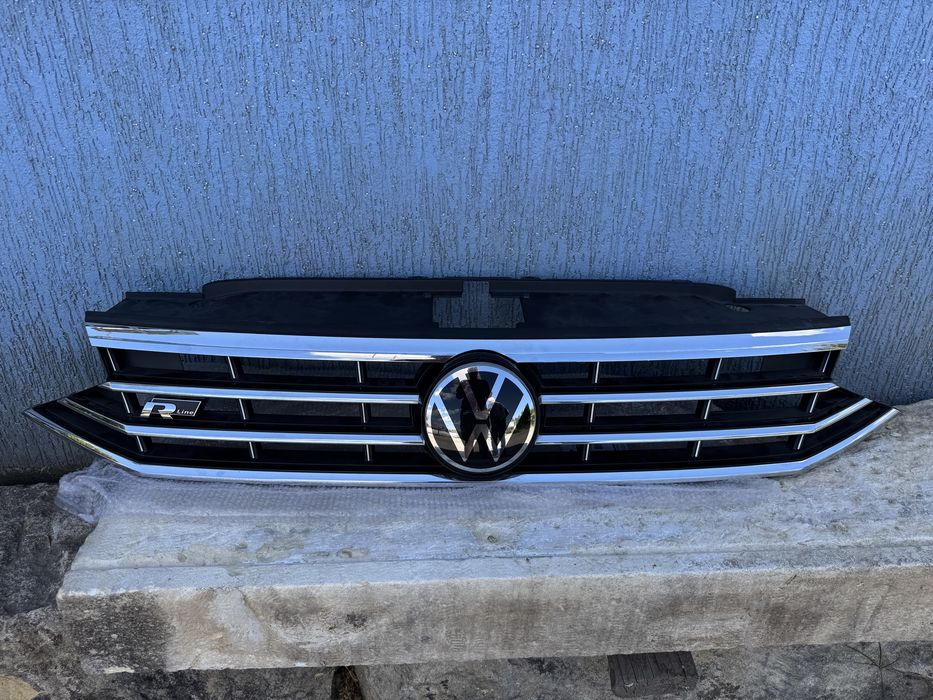 Решетка VW Passat B8.5 R-Line НЕ Е НОВА