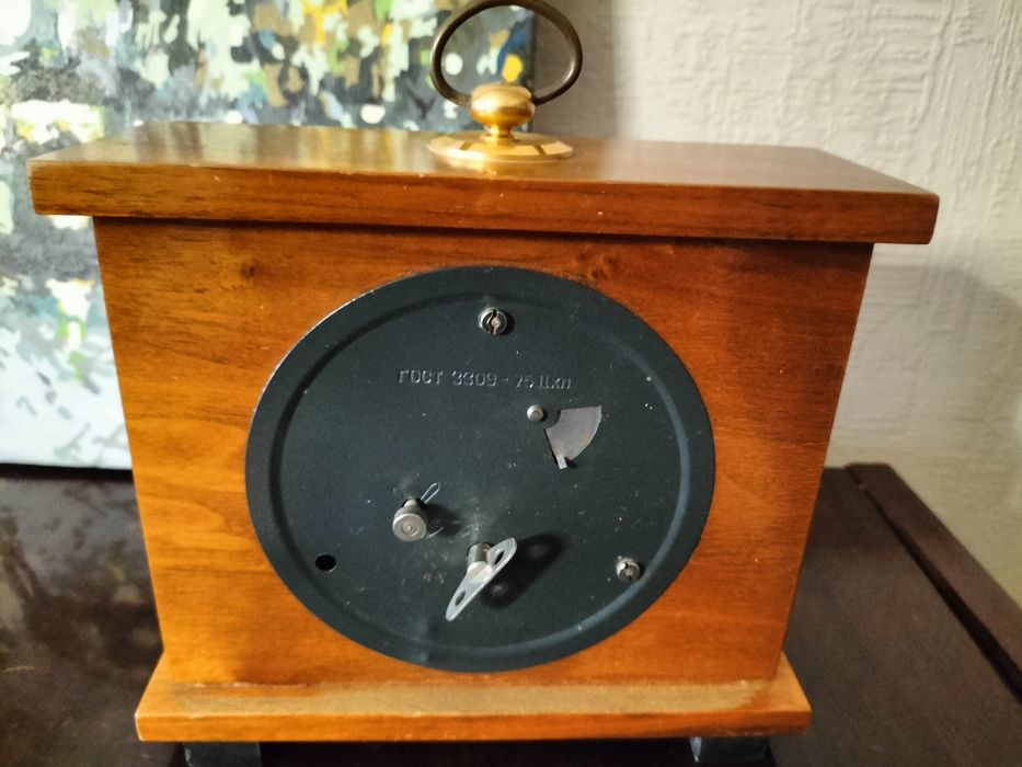 Часы  настольные