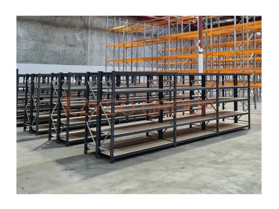 Налични Стелажи за склад и магазин, ръчна обработка, сив цвят