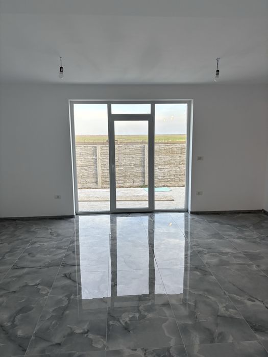 Oferta casa la pret de apartament .Se vinde 1/2 duplecx