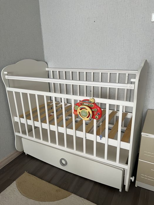 Продается детская кровать с маятником