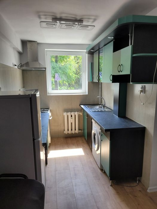 Dau în chirie apartament 3 camere, 60 mp utili, Piața 1 Decembrie - lângă parc
