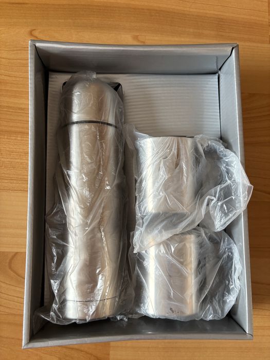 Термос новый с кружками